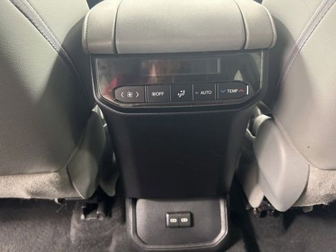 Used 2022 Toyota Highlander XLE image 17