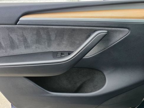Used 2023 Tesla Model Y Long Range AWD/4WD image 23