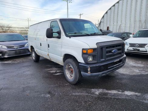 Used 2011 Ford E-250 and Econoline 250 image 2