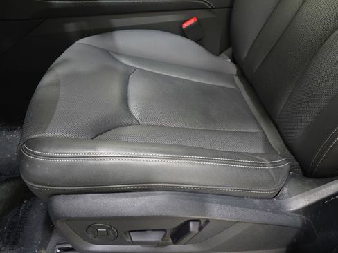 Used 2025 Audi Q8 Premium Plus image 31