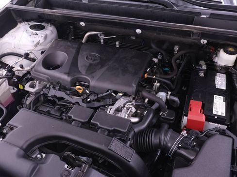 Used 2021 Toyota RAV4 LE AWD/4WD image 17