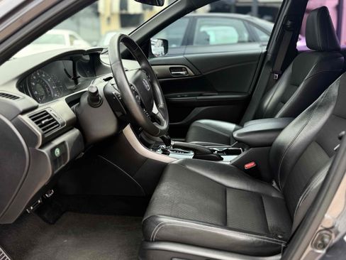 Used 2017 Honda Accord Sport image 16