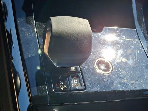 Used 2025 Land Rover Range Rover Sport SE AWD/4WD image 16
