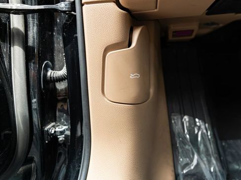 Used 2019 Porsche Macan AWD/4WD image 47