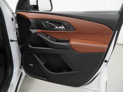 Used 2019 Chevrolet Traverse High Country w/ LPO, Floor Liner Package AWD/4WD image 31