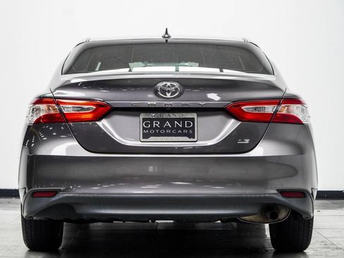 Used 2020 Toyota Camry LE FWD image 11