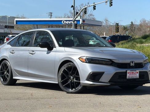 Used 2023 Honda Civic Sport image 2