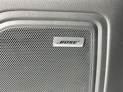 Certified 2025 Porsche Macan image 33