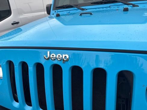 Used 2018 Jeep Wrangler Sport w/ Connectivity Group AWD/4WD image 14