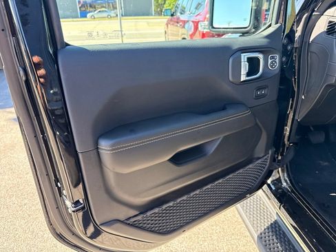 New 2027 Jeep Wrangler Unlimited Sahara AWD/4WD image 18