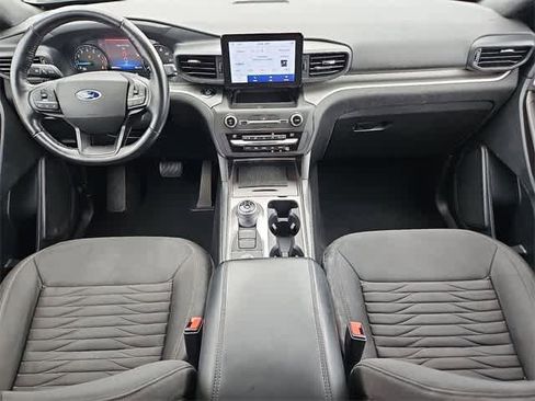 Used 2020 Ford Explorer XLT image 11