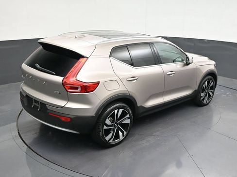 Used 2024 Volvo XC40 B5 Plus AWD/4WD image 19
