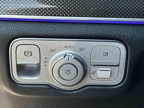 Used 2021 Mercedes-Benz GLE 350 w/ Premium Package image 33
