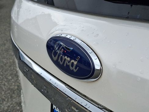 Used 2017 Ford Explorer XLT w/ Equipment Group 202A image 30