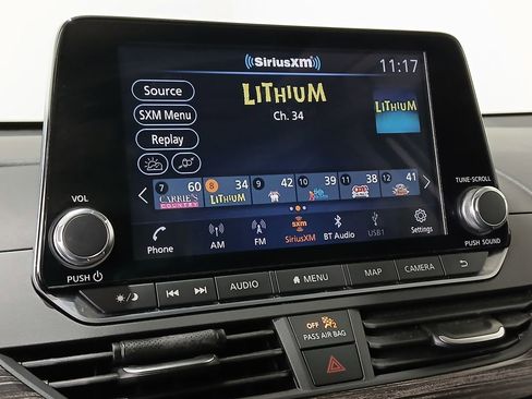 Used 2020 Nissan Altima 2.0 Platinum FWD image 23