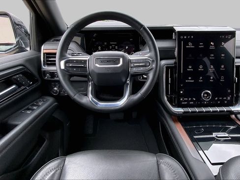 Used 2025 GMC Yukon Denali AWD/4WD image 6