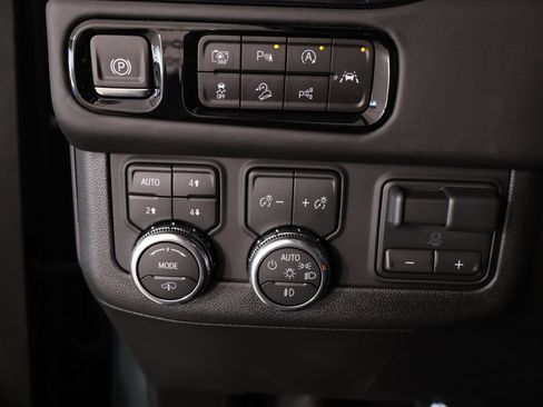 Used 2026 GMC Yukon AT4 Ultimate w/ LPO, Floor Liner Package AWD/4WD image 8