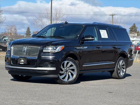 Used 2022 Lincoln Navigator L Reserve image 2