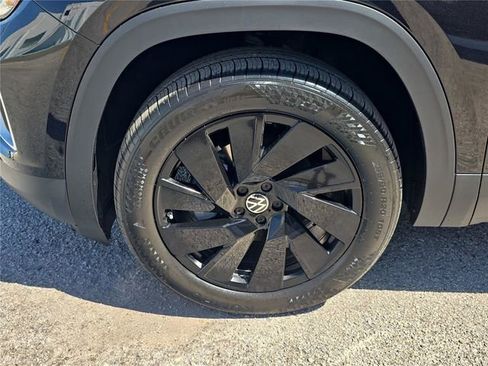 New 2026 Volkswagen Atlas SE image 9