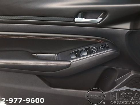 Used 2019 Nissan Altima 2.5 SR FWD image 11