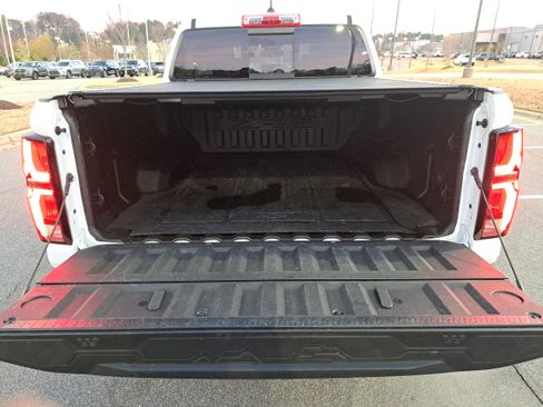 Used 2024 Chevrolet Colorado ZR2 w/ ZR2 Convenience Package III image 12