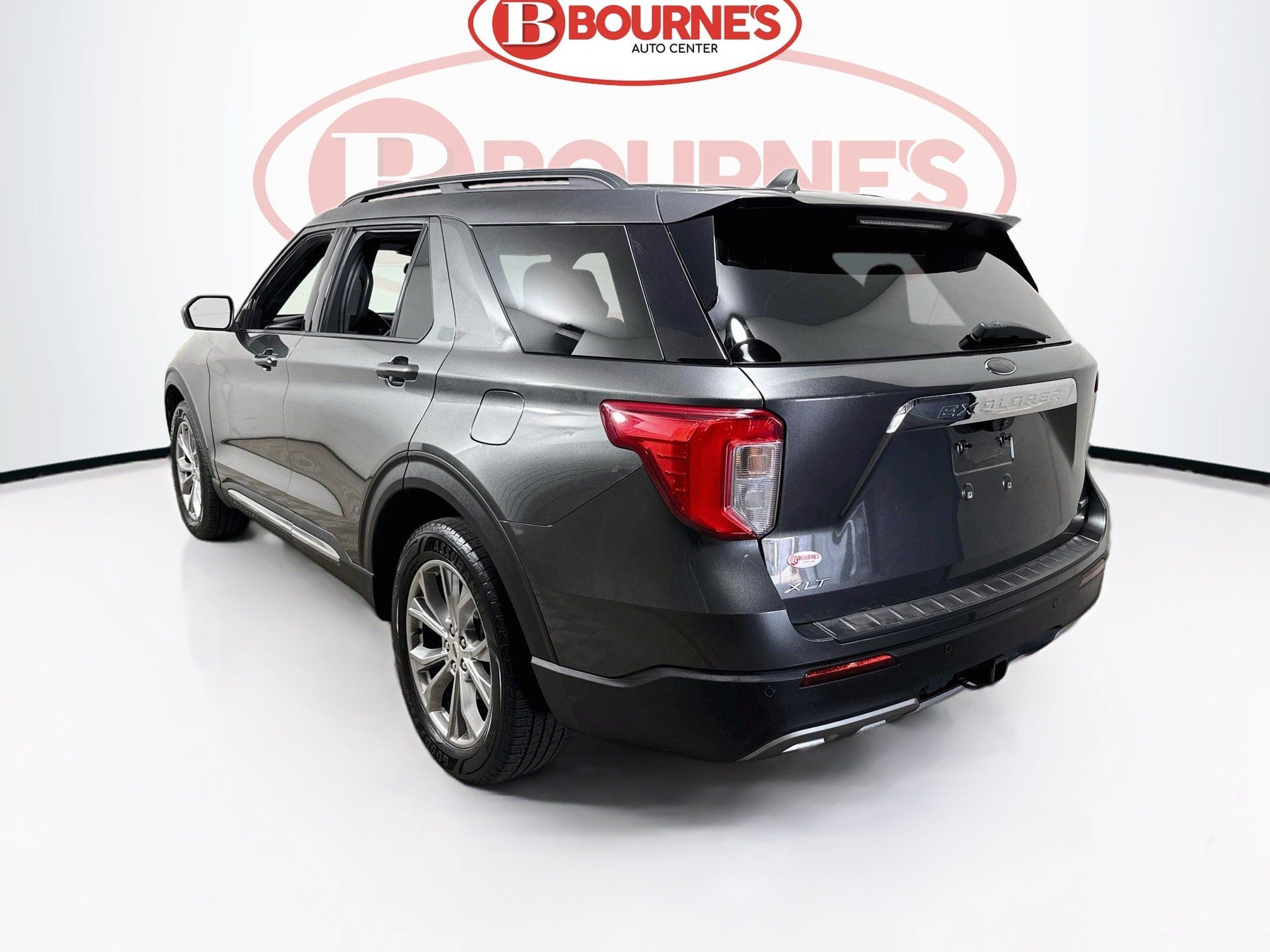 Used 2020 Ford Explorer XLT w/ Equipment Group 202A AWD/4WD image 9
