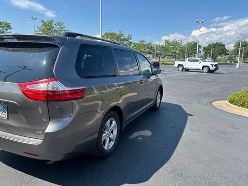 Used 2016 Toyota Sienna LE FWD image 4