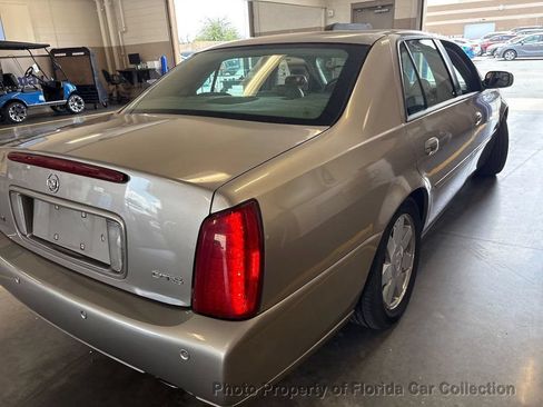 Used 2004 Cadillac De Ville DTS w/ Equipment Group FWD image 4
