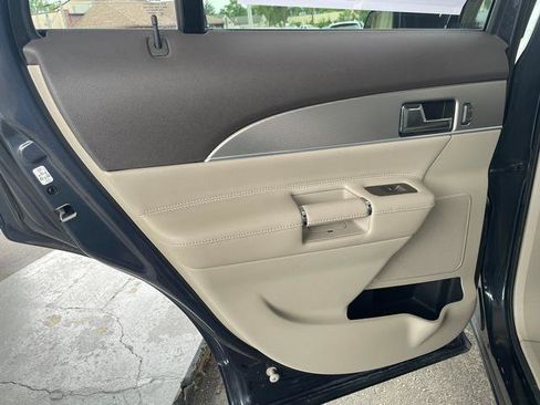 Used 2013 Lincoln MKX FWD image 9