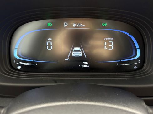 Certified 2024 Hyundai Venue SEL image 17