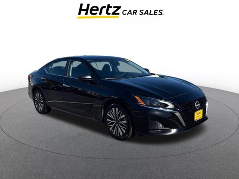 Used 2025 Nissan Altima 2.5 SV FWD image 1