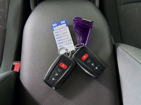 Used 2020 Toyota RAV4 XLE w/ Convenience Package image 33