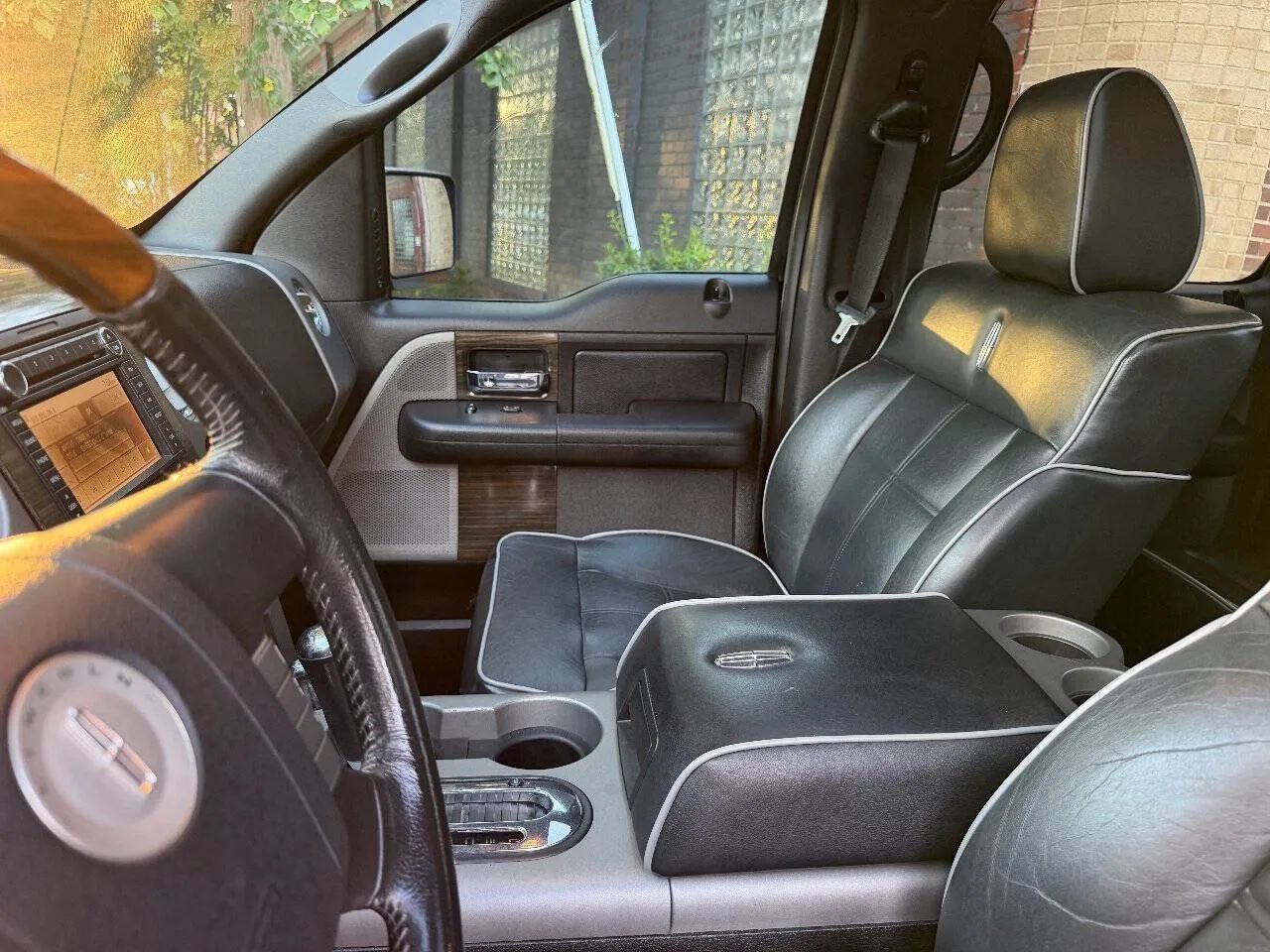 Used 2008 Lincoln Mark LT 4x4 image 10
