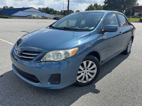 Used 2013 Toyota Corolla LE FWD image 18