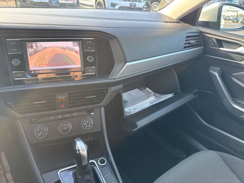 Used 2021 Volkswagen Jetta SE image 22