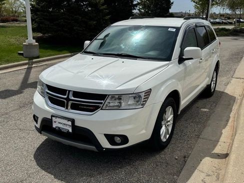 Used 2017 Dodge Journey SXT w/ Comfort/Convenience Group FWD image 31