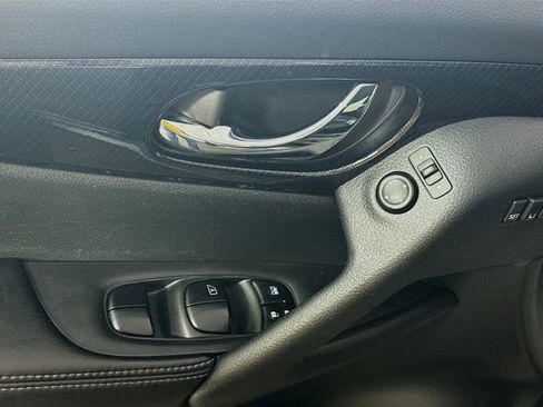 Used 2019 Nissan Rogue SL image 21