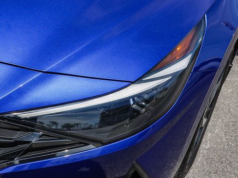 Used 2023 Hyundai Elantra Limited image 4