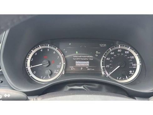 Certified 2025 Toyota Highlander LE FWD image 24