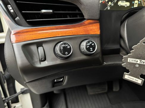 Used 2015 Cadillac Escalade Premium image 33