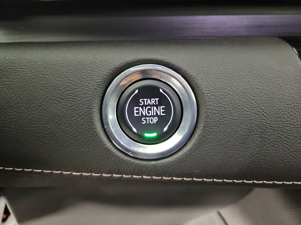 Used 2023 Cadillac Escalade ESV Premium Luxury w/ Performance Package RWD image 32