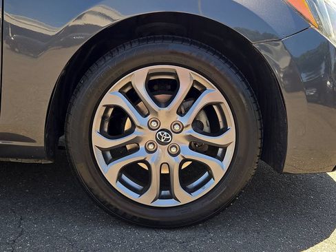 Used 2019 Toyota Yaris LE FWD image 12