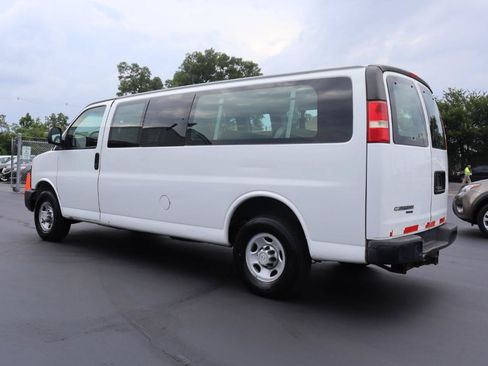 Used 2007 Chevrolet Express 3500 Extended Passenger RWD image 3