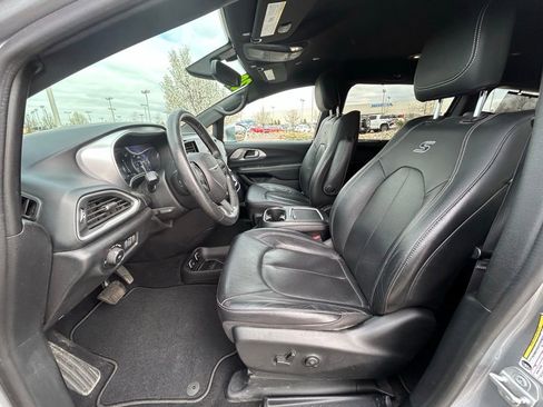 Used 2020 Chrysler Pacifica Touring-L Plus image 14