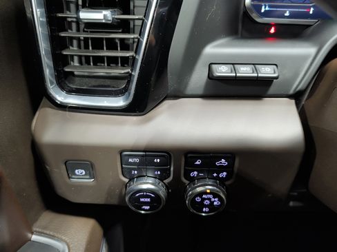 Used 2024 GMC Sierra 3500 Denali w/ Denali Reserve Package image 10