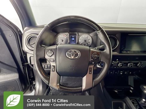 Used 2019 Toyota Tacoma TRD Off-Road w/ Technology Package AWD/4WD image 8
