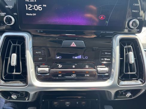 Used 2023 Kia Sorento SX AWD/4WD image 27