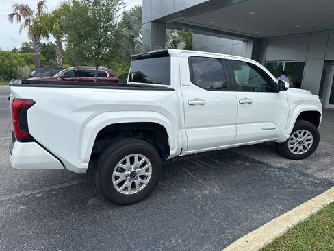 Certified 2025 Toyota Tacoma SR5 AWD/4WD image 3