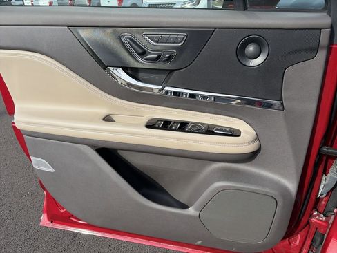 Used 2022 Lincoln Corsair Reserve w/ Equipment Group 201A image 13