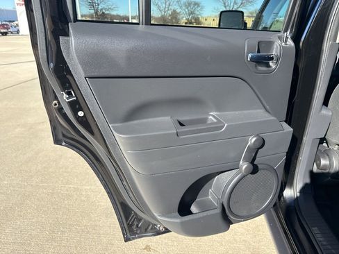 Used 2016 Jeep Patriot Sport image 16